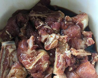 美味可口的生抽骨烤制做法（传统中式美食带来口感的享受）