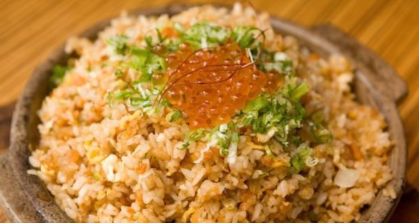 日式鲑鱼炒饭的制作方法（快速简单，美味可口，享受日式味道）