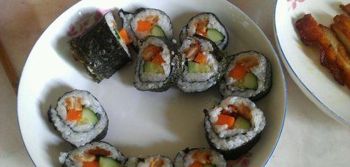 香气扑鼻，口感丰富！自制日式紫菜包饭（做法简单易学，绝对适合家庭料理）