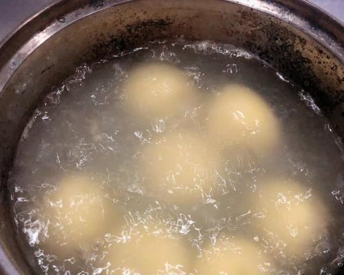 手工黑糖汤圆制作方法（享受传统美食的美好时光）