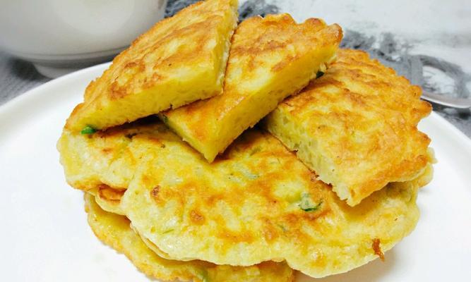 土豆鸡蛋饼的完美做法（用新鲜食材制作，让您享受美味早餐）