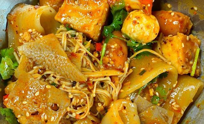 以咸香素锦丁为主角的家常菜谱（做自己的大厨，享受美食盛宴）