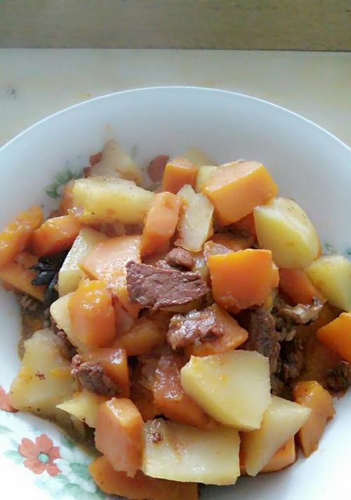 美味又营养的猪肉烧土豆做法（家常菜品，轻松学会，营养又美味）