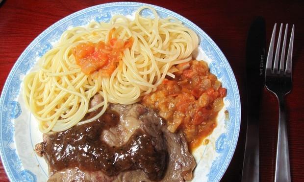 蒜片牛排意大利面的制作方法（一道美味健康的意大利面食谱）