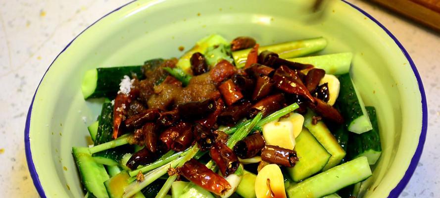 西式酸黄瓜的制作方法（让你轻松学会制作美味的西式酸黄瓜）