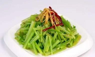 清爽健康香拌芹菜（一道简单易做的健康菜谱）