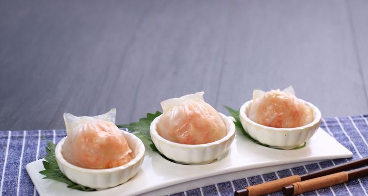 虾饺皇的制作方法（掌握虾饺皇的关键技巧，轻松做出香嫩可口的美食）