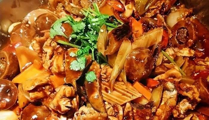 三汁焖锅，一锅多味享受美食（掌握做法，品味三汁焖锅的魅力）