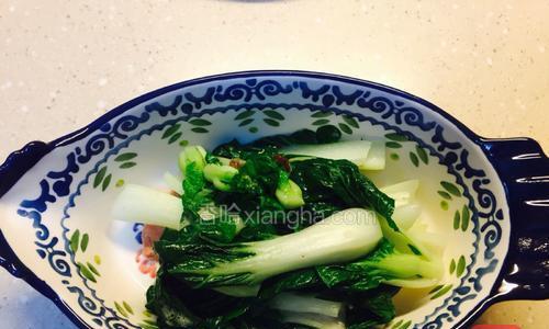 如何做出美味的汤鸡丝奶白菜（做好这道菜的关键是选材和烹饪方式）