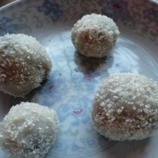 手把手教你制作香芋糍（让你轻松做出口感细腻、味道香浓的美食）