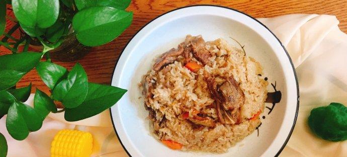 手抓羊肉饭——北疆美食（传统手艺制作，口感浓郁香醇）