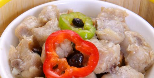 芋艿蒸仔排的做法（传统美食的制作方法）