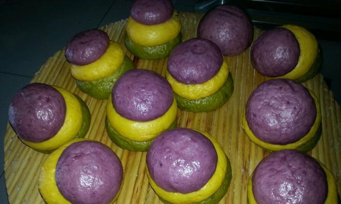 三色馒头的制作方法（用不同食材制作出美味三色馒头）
