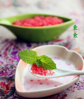 享受夏日清爽的美味-以西瓜桃子牛奶糕（夏季必备甜品，让你尝到四种不同口感的享受）