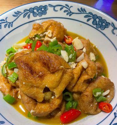 双椒脆豆腐的制作方法（营养美味的素菜佳肴）