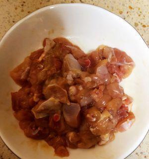 用洋葱咖喱炒肉，健康美味又简单（一起来学习如何烹饪这道美味佳肴吧！）