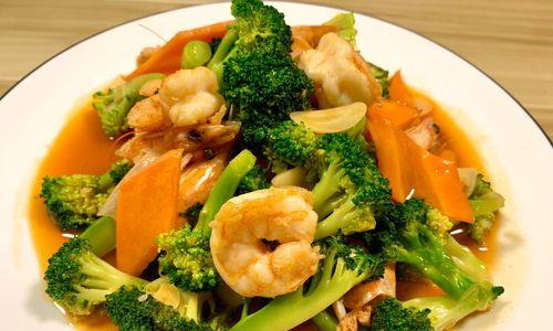 美味健康（以西蓝花为主食，搭配虾球的简易健康炒菜法）