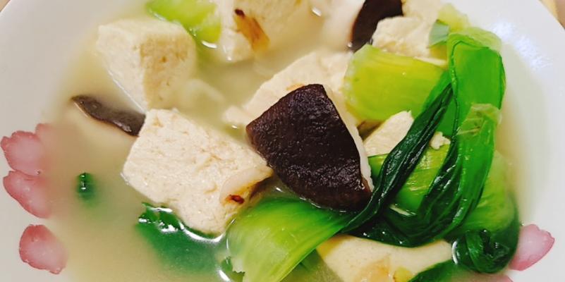 家常美食，小油菜香菇蛋汤的做法（美味健康的汤品）