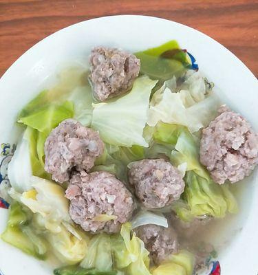 美味健康的香菇豌豆肉丸子制作方法（营养丰富、口感细腻的家常美食）