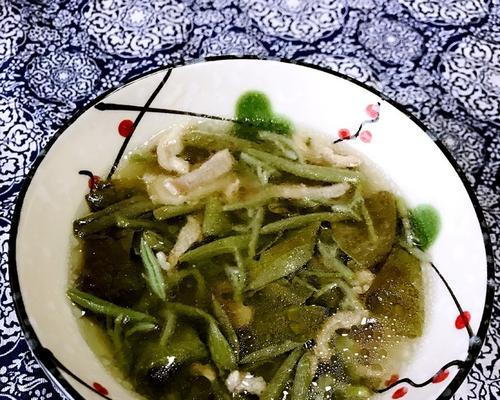 鲜美爽口的肉丝莼菜汤制作方法（清热去火，养胃养颜的家常汤品）