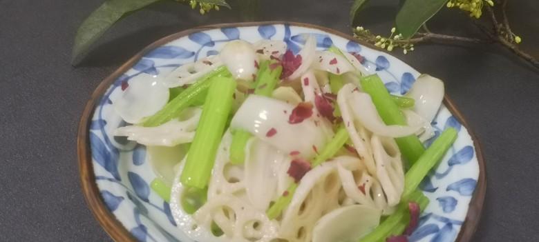 响油香芹藕片的做法（做出香脆爽口的响油香芹藕片，让你欲罢不能）