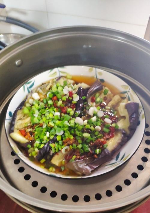 教你如何制作美味可口的蒜茄酱香料理（手把手教你制作蒜茄酱香鸡腿肉）