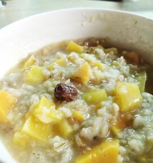 尝鲜丰富健康养生——以杂粮红薯粥为主题的健康营养食谱