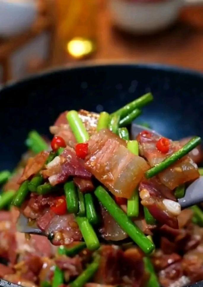家常美味——线椒炒腊肉（用线椒提味，做出美味腊肉菜品）