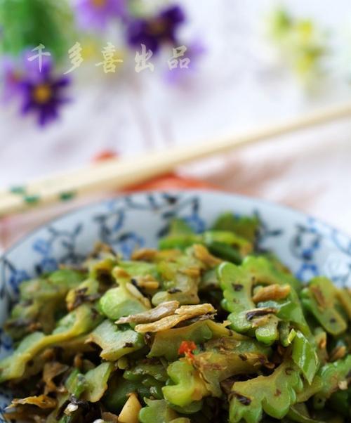 易上手的泡椒炒苦瓜（美味健康的家常菜）