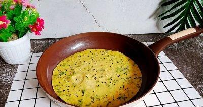 用香葱芝麻做美味鸡蛋饼（自制早餐美味易做）