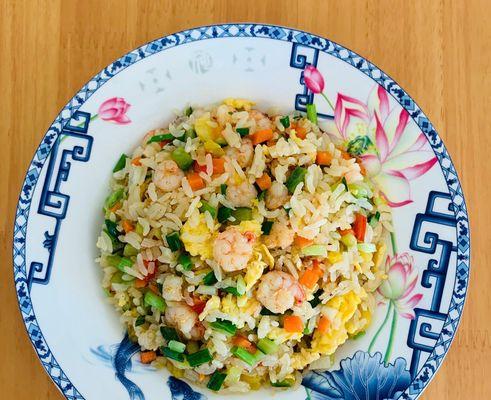 美味又健康的虾仁青菜炒饭（简单易学的烹饪方法，营养丰富的家常菜）