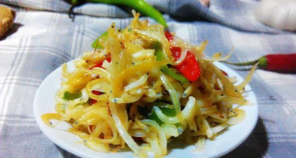 香炒小银鱼的做法大全（用简单的步骤制作美味可口的小银鱼）