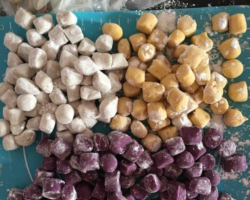 三色小圆仙草羹的制作方法（美味健康的甜品，让你享受口感与健康）