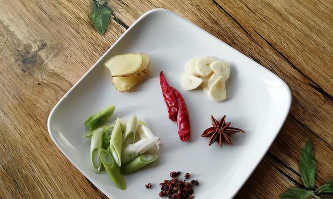 香辣美食（辣椒与蒜头的完美结合，重塑味觉体验）