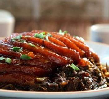 五花肉烧梅菜的做法（家常美食）