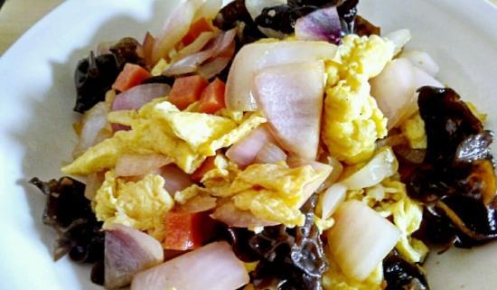 美味洋葱青椒炒鸡蛋（做法简单，营养丰富，家庭必备菜肴）