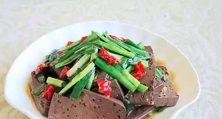 猪血炒小葱，美味下饭必备！（一锅简单易做的家常菜，享受小清新的味道）