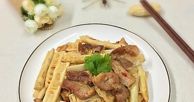 美味可口的肉炒笋块（用嫩笋与肉类烹饪出美味佳肴）