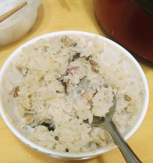 香菇胡萝卜蒸糯米饭的做法（家庭美食，口感鲜美）