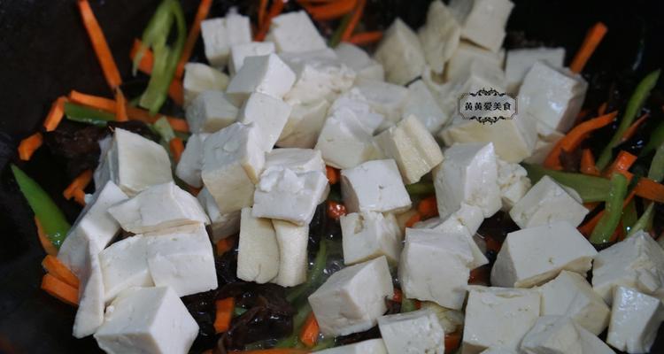 美味可口的鱼香豆腐夹（以豆腐为主料的创意美食）