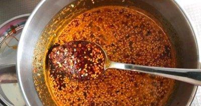 自制美味油辣子的秘诀（学会制作让你胃口大开的辣椒油）