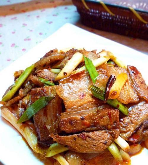 一起来学习用香干炒回锅肉吧！/超级简单的香干回锅肉做法/想吃饭店味的回锅肉？学会这个做法就可以啦！