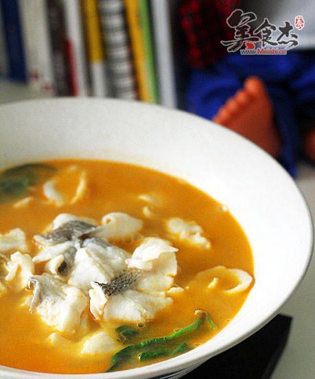 鱼骨番茄汤，美味佳肴（家常菜谱，健康营养，鱼汤做法，番茄鲜味，鱼骨清香，秘诀揭秘）