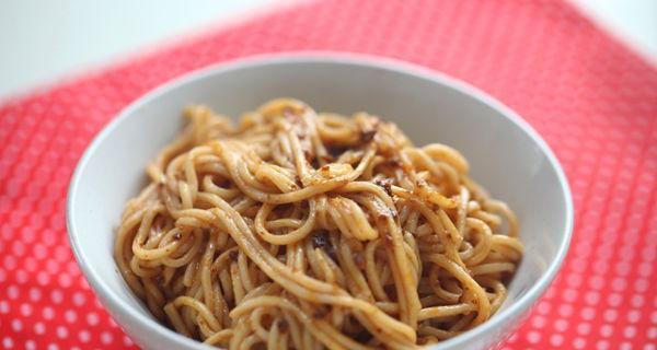 以香菇酱拌面，营养美味（做法简单，味道独特，让你流连忘返）
