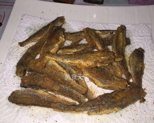 酥炸小黄鱼的绝妙做法（让你尝到原汁原味的海鲜美味）