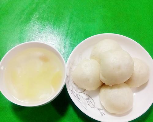 雪梨豆沙包的制作方法（手把手教你制作口感细腻、口味鲜美的雪梨豆沙包）