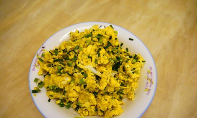 野葱虾皮炒蛋的做法（家常美食，营养丰富）