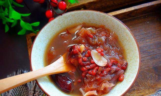 营养美味，银耳红枣红豆糖水的做法（15分钟学会制作营养美味银耳红枣红豆糖水）