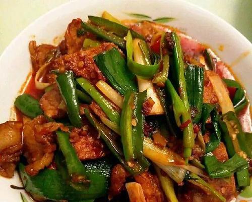 日式回锅肉的做法（用传统技巧制作的美味佳肴）