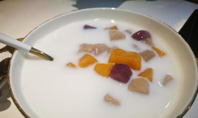 手工椰汁杂锦芋圆制作方法（让你在家也能品尝到正宗的椰汁杂锦芋圆）
